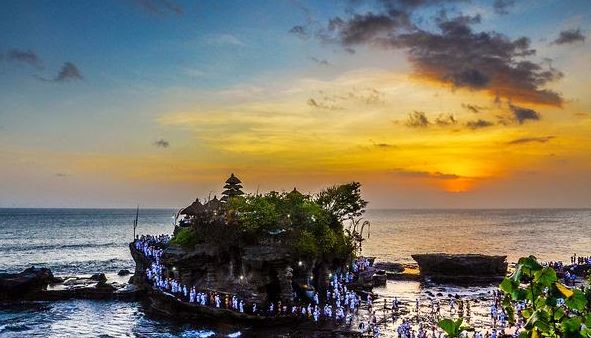 Tanah Lot Temple: A Cultural Icon of Bali